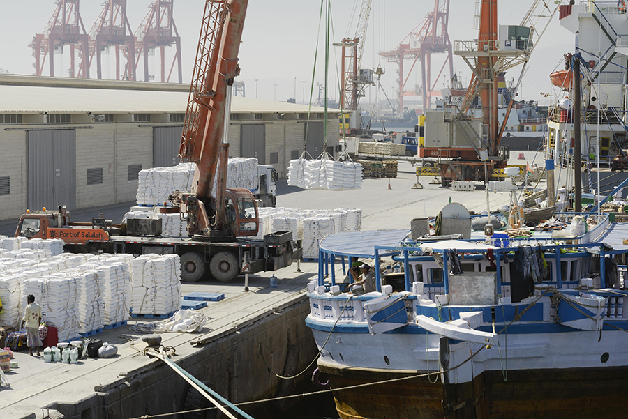 Loading harbor Oman_compressed.jpg