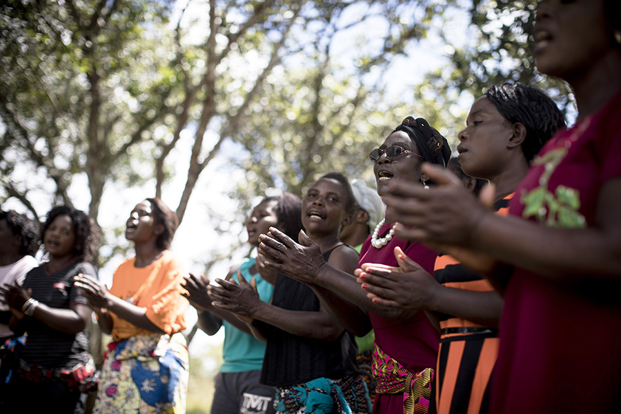 MAM_ZMB_2018_singing and dancing women_190.jpg