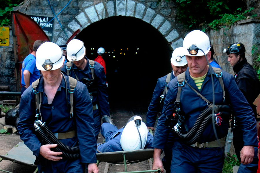 Photo of first responders undergoing training in Serbia